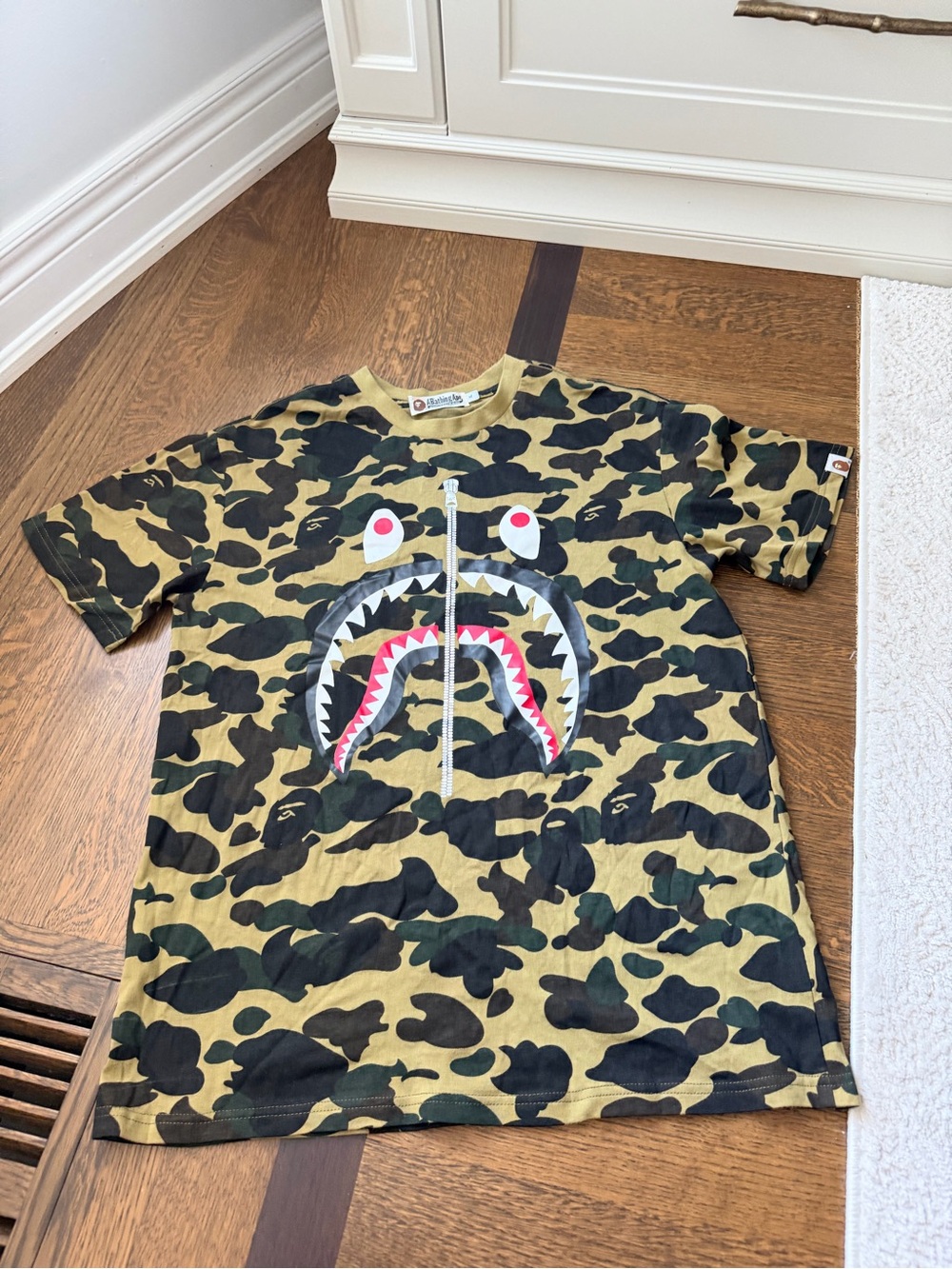 BAPE A BATHING APE Camo Shark Graphic T-Shirt Top Yellow Green Men’s Size XL - Picture 8 of 16